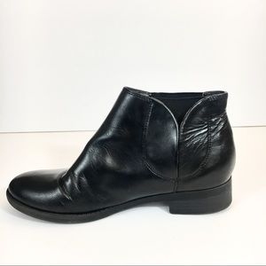 Unisa black booties